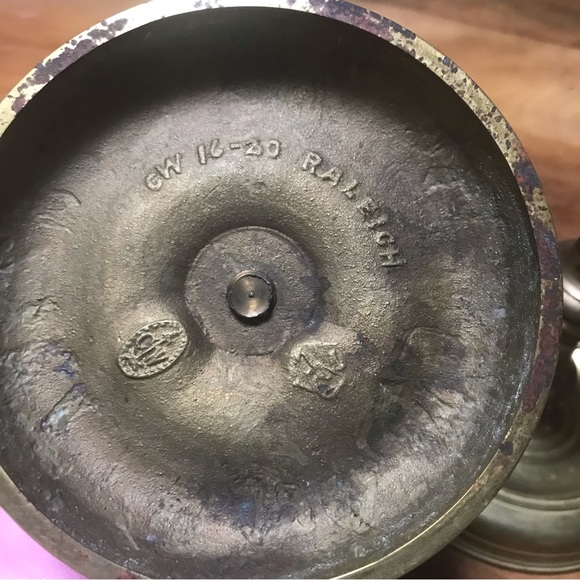 Vintage Virginia Metalcrafters CW RALEIGH 16-20 Pair of Brass Candlesticks - Picture 6 of 8